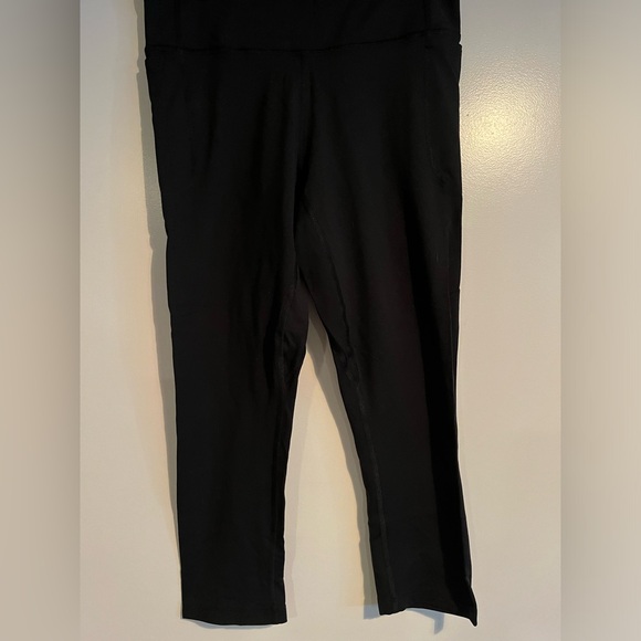 Like new under armour capris - Picture 1 of 5